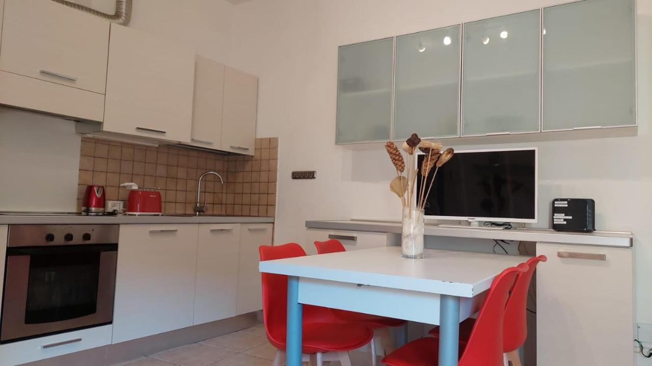 Casa Vacanze I Leoni 엠폴리 외부 사진