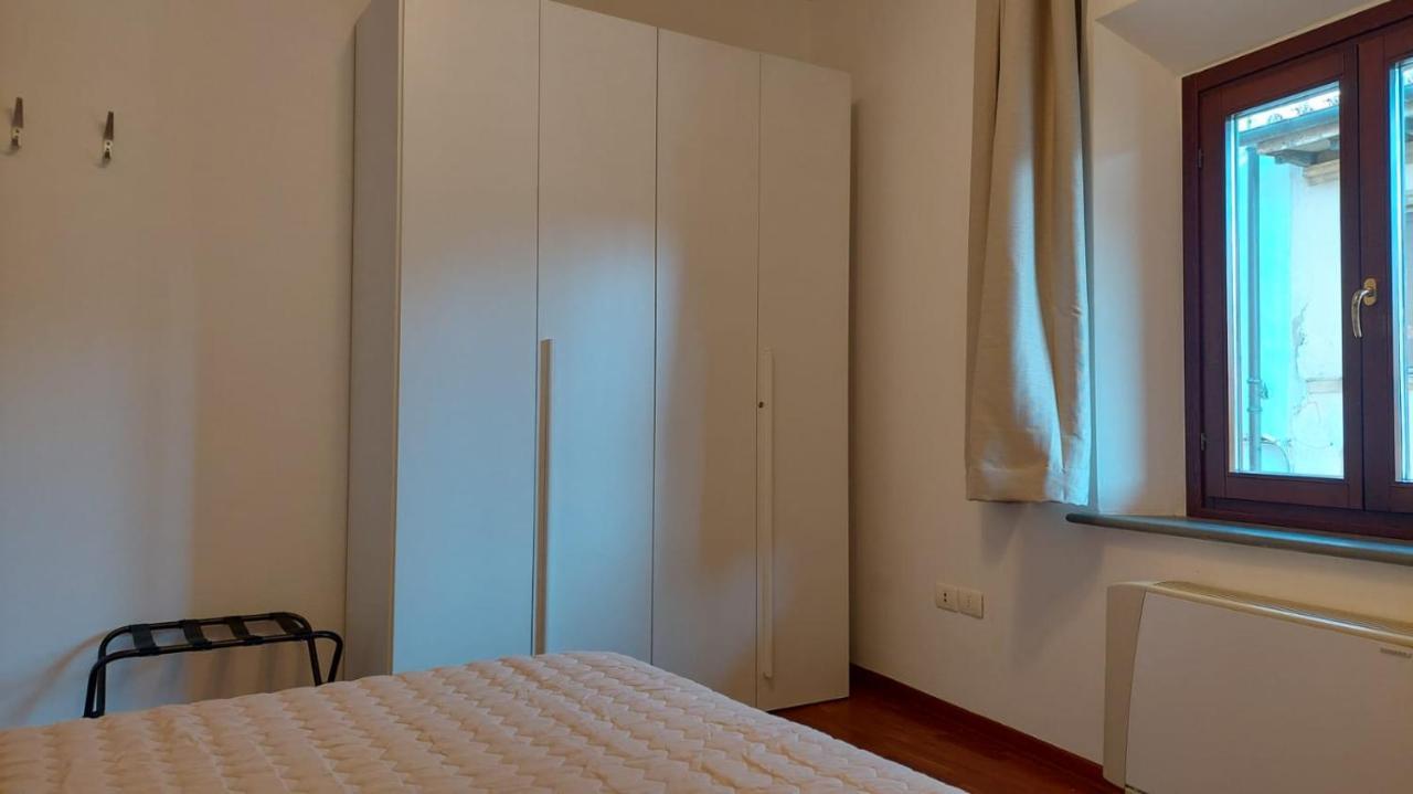 Casa Vacanze I Leoni 엠폴리 외부 사진